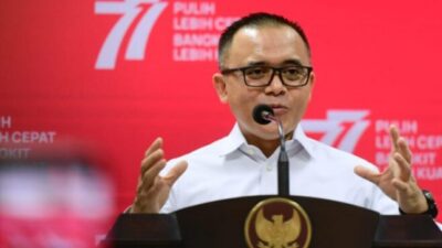 Menpan RB Abdullah Azwar Anas dicolek Ganjar Pranowo dan Ahmed Zaki Iskandar soal Rencana Penghapusan Tenaga Honorer