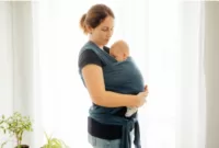 Tips cara menggendong bayi yang baik dan benar, hindari kecengklak