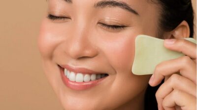 Teknik gua sha diklaim bisa mengencangkan kulit wajah