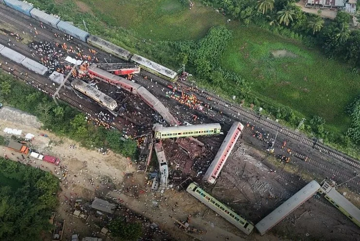 Penyebab Kecelakaan Maut Kereta Api di India, ternyata gegara kegagalan pengatur jalur elektronik | Foto Instagram @Tatvandia