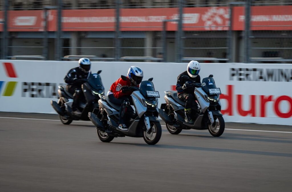 'Dibejek' di Sirkuit Mandalika, Yamaha NMax Turbo Bikin Bikers ini Kagum: Saya Bisa Tembus 119 Km/Jam! 1 Yamaha NMax Turbo digeber di sirkuit Mandalika